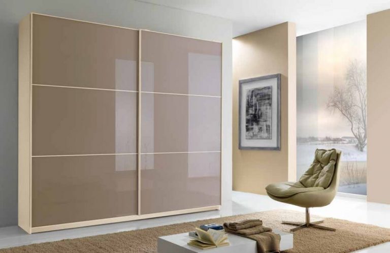 Διαδικασία ανακαίνισης στην ντουλάπα του υπνοδωματίου